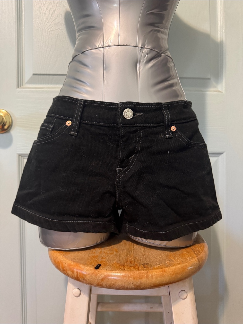 Levis Women's Black Jean Shorts Waist 28